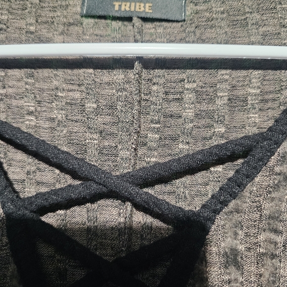 12th Tribe EUC Large Gray Long Sleeve Top with Black Elbow Patches 23 PTP - Picture 4 of 4